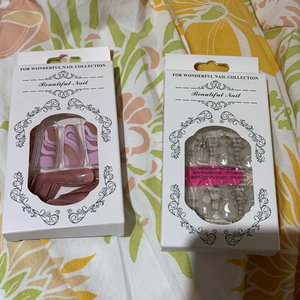 Press on nails